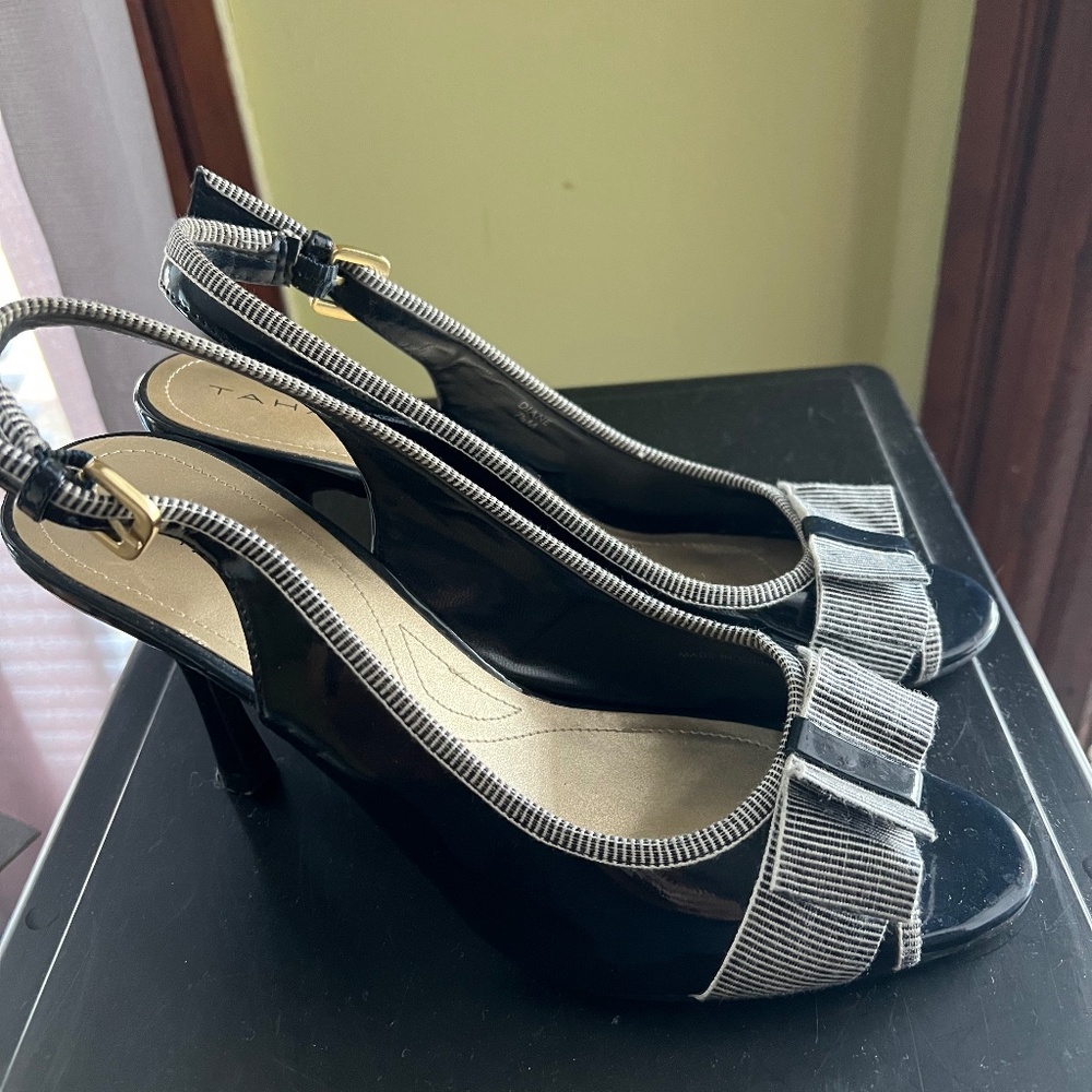 TAHARI Sling Back Navy Patent Leather Shoe with Striped Piping and Bow 7.5 Size
